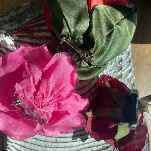 Silk scarves & Roses - Picture 4 of 5